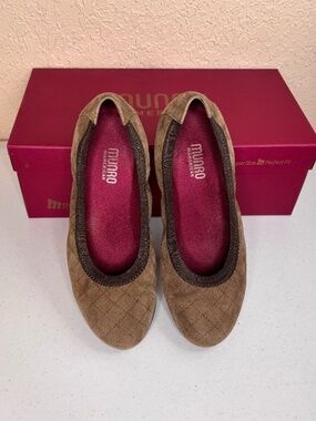 Munro Etched Vicki Taupe Suede Ballet Flats Water Resistant Women's Size 7W